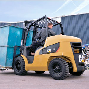 carrello diesel cobtrobilanciato Cat Lift Trucks serie DP